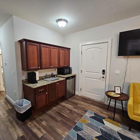 Cozy Studio At The Historic Inman Champaign Bagian luar foto