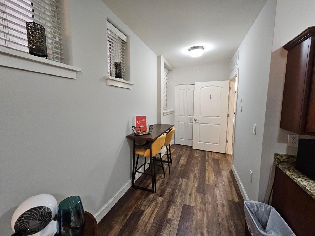 Cozy Studio At The Historic Inman Champaign Bagian luar foto