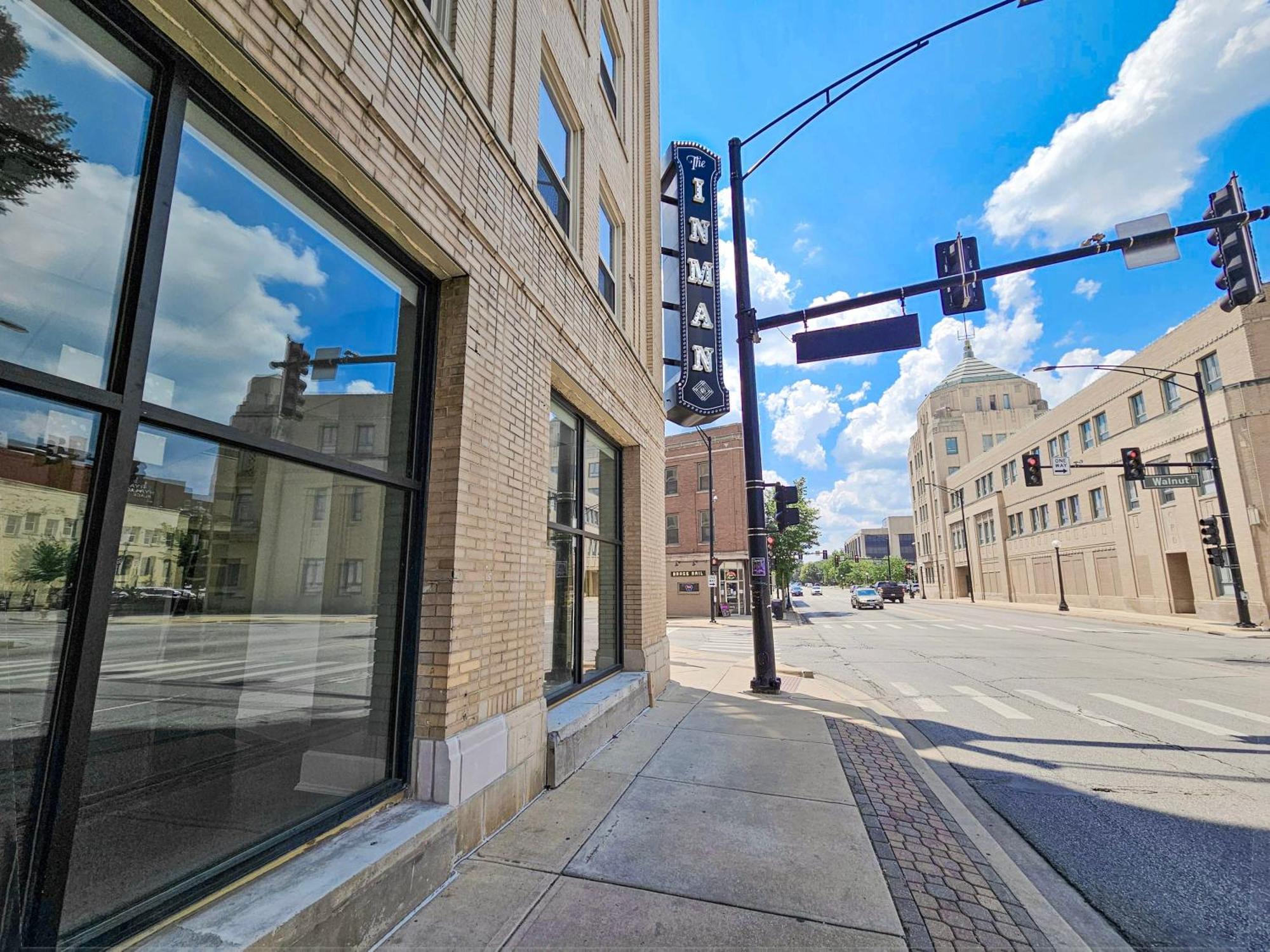 Cozy Studio At The Historic Inman Champaign Bagian luar foto